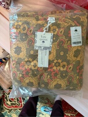 Kate Quinn Mod Floral quilt